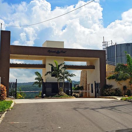 Ms. T'S Paradise @ Pyramid Point Ocho Rios Exterior photo