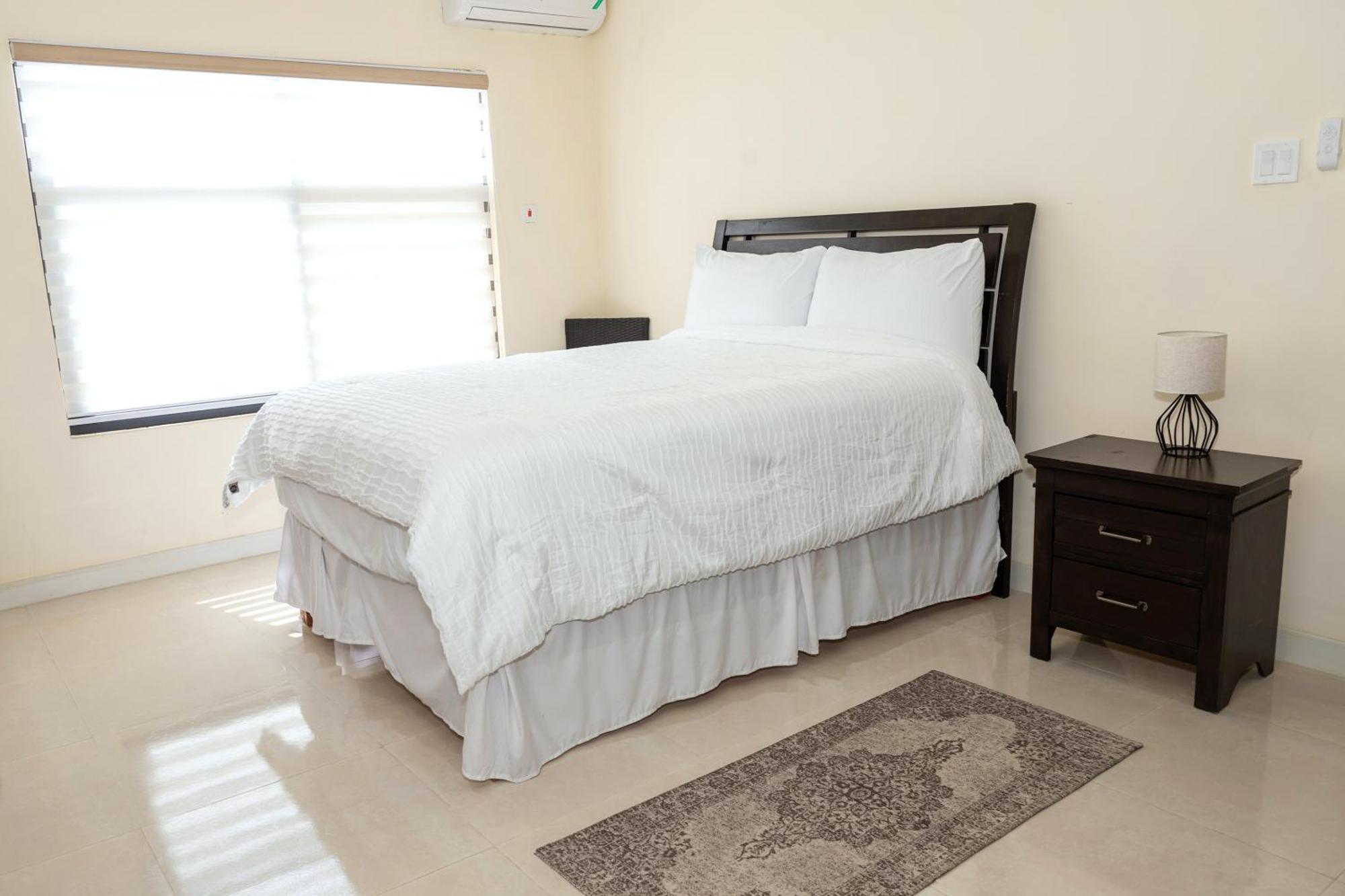 Ms. T'S Paradise @ Pyramid Point Ocho Rios Exterior photo